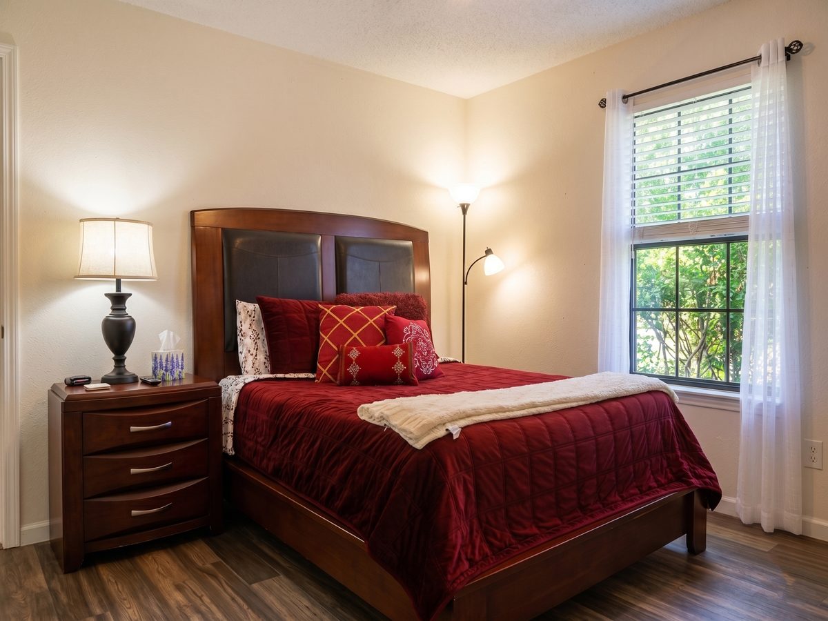 STR bedroom in Dallas Fort Worth area - Airbnb cohost property management